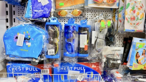 ТРИ ЭТАЖА ТОВАРОВ ДЛЯ ВСЕЙ СЕМЬИ! Детские игрушки и развлечения, канцтовары, женская, мужская, детская одежда и обувь в «Детском мире» на Советской ТРИ ЭТАЖА ТОВАРОВ ДЛЯ ВСЕЙ СЕМЬИ! Детские игрушки и развлечения, канцтовары, женская, мужская, детская одежда и обувь в «Детском мире» на Советской