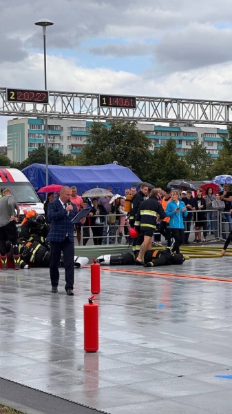 На площадке у администрации Московского района стартовали соревнования «Сильнейший пожарный спасатель «Брестский рубеж-2023»
На площадке у администрации Московского района стартовали соревнования «Сильнейший пожарный спасатель «Брестский рубеж-2023»