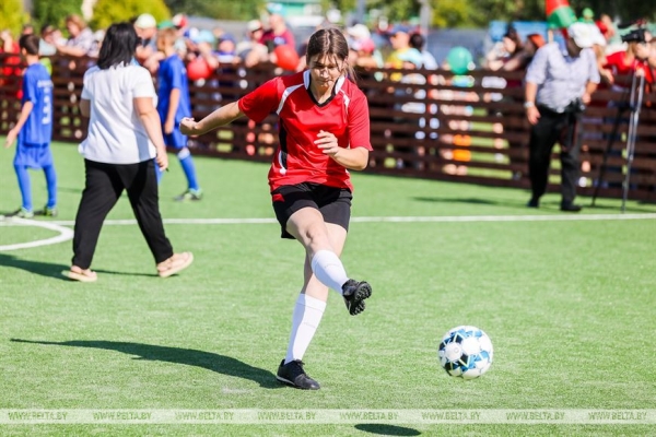 Заинтересовать спортом и найти таланты. Площадку для игры в мини-футбол открыли в Городище Барановичского района