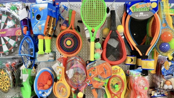 ТРИ ЭТАЖА ТОВАРОВ ДЛЯ ВСЕЙ СЕМЬИ! Детские игрушки и развлечения, канцтовары, женская, мужская, детская одежда и обувь в «Детском мире» на Советской ТРИ ЭТАЖА ТОВАРОВ ДЛЯ ВСЕЙ СЕМЬИ! Детские игрушки и развлечения, канцтовары, женская, мужская, детская одежда и обувь в «Детском мире» на Советской