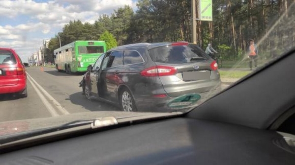 Автобус с пассажирами попал в аварию в Пинске