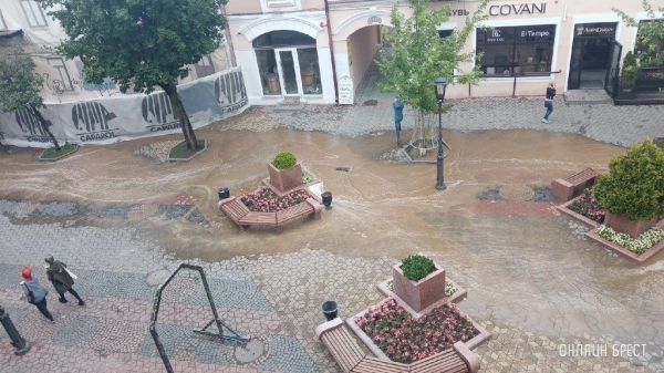 Читатель: Сегодня по Советской в Бресте «бежала» вода
Читатель: Сегодня по Советской в Бресте «бежала» вода