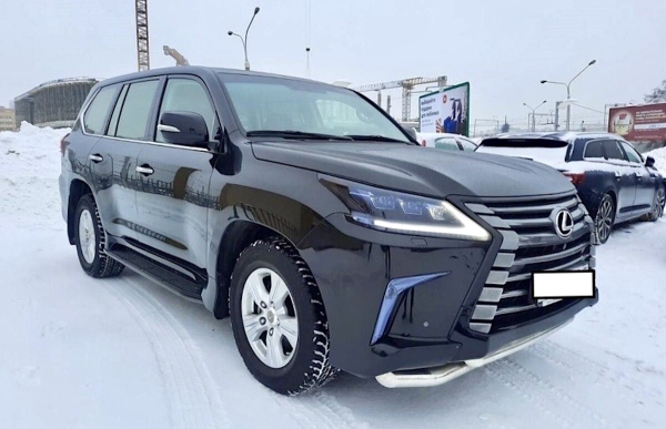 «Решил продать машину, а у неё нашёлся двойник». Белорус три года ездил на Lexus LX, не подозревая об автомобиле-клоне