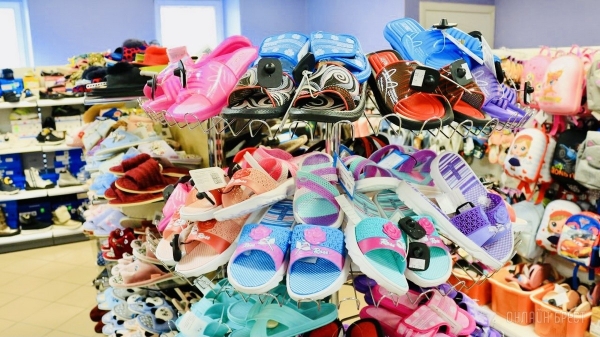 ТРИ ЭТАЖА ТОВАРОВ ДЛЯ ВСЕЙ СЕМЬИ! Детские игрушки и развлечения, канцтовары, женская, мужская, детская одежда и обувь в «Детском мире» на Советской ТРИ ЭТАЖА ТОВАРОВ ДЛЯ ВСЕЙ СЕМЬИ! Детские игрушки и развлечения, канцтовары, женская, мужская, детская одежда и обувь в «Детском мире» на Советской