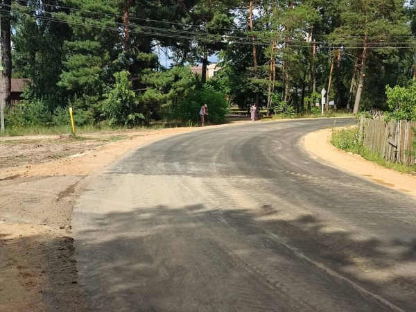 Прибужье приводит в порядок дороги. В деревне Гули укладывают асфальтное покрытие. Часть работ уже выполнена
Прибужье приводит в порядок дороги. В деревне Гули укладывают асфальтное покрытие. Часть работ уже выполнена