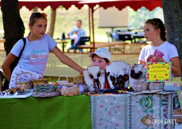 
                Читатель: Вчера на фестивале народного творчества в Малорите
            