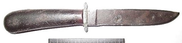 Очень редкий нож нашли милиционеры в квартире у белоруса. Мужчине придется объяснить – откуда у него он