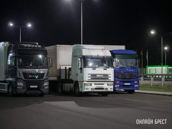 Автоперевозчики ЕС могут оформить с 10 октября разрешение на перевозку грузов по Беларуси