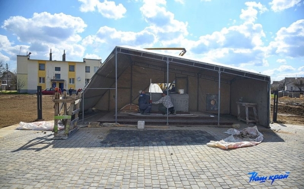 Как идет благоустройство двора в Барановичах, где упал самолет