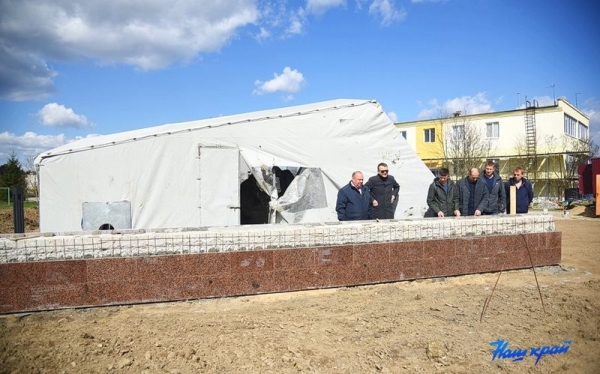 Как идет благоустройство двора в Барановичах, где упал самолет