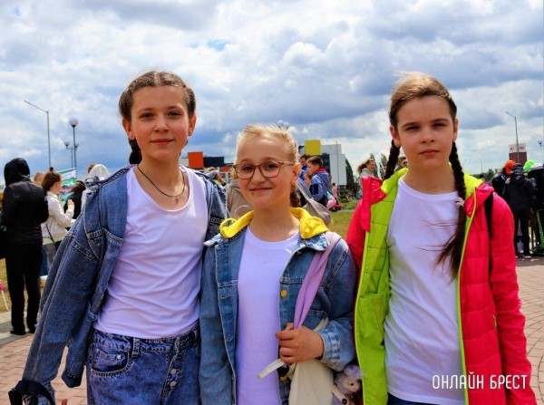 
                Читатель: Сегодня в Бресте на празднике «Дети нового 1000-летия»
            