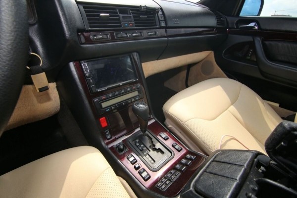 «После $30 000 вложения перестал считать». Пообщались с владельцами старых Mercedes «После $30 000 вложения перестал считать». Пообщались с владельцами старых Mercedes