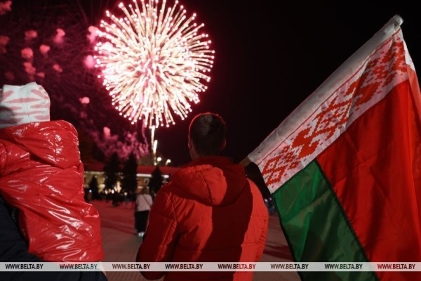 Было очень красиво! Сегодняшний салют в Бресте. Фото и видео