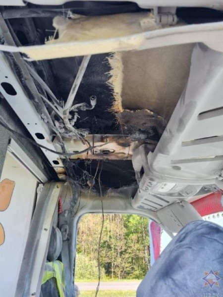 Под Брестом загорелся автомобиль скорой медицинской помощи, перевозивший в реаниматоре младенца