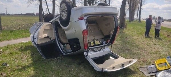 Водитель Lada создал аварийную ситуацию на Р-23 – в результате опрокинулся Ford с 5-летним ребенком