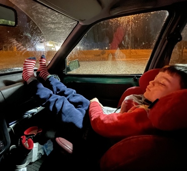 Белорус с сыном отправились на стареньком Peugeot 106 в Испанию. Доехали?