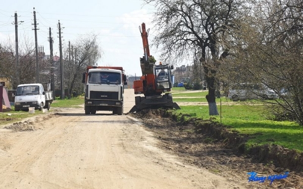 Как идет благоустройство двора в Барановичах, где упал самолет