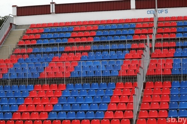 В Барановичах после реконструкции открылся городской футбольный стадион