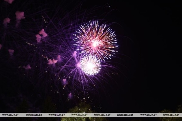 Было очень красиво! Сегодняшний салют в Бресте. Фото и видео