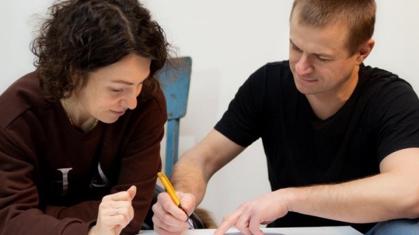 «Бизнес приносит до 4 тысяч рублей в месяц». Посмотрите, как семейная пара зарабатывает на handmade сувенирах