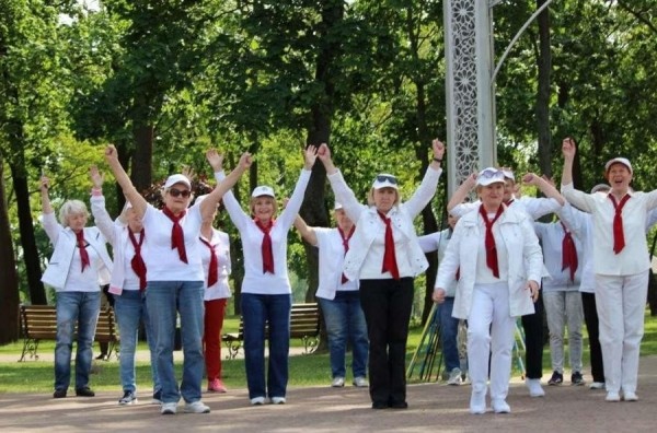 Слет любителей скандинавской ходьбы прошел в Бресте Слет любителей скандинавской ходьбы прошел в Бресте