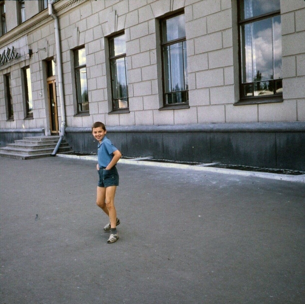 
                У гостиницы «Буг». Брест, 1968 год
            