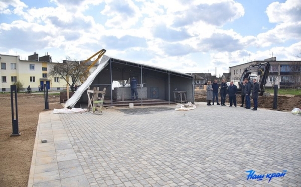Как идет благоустройство двора в Барановичах, где упал самолет