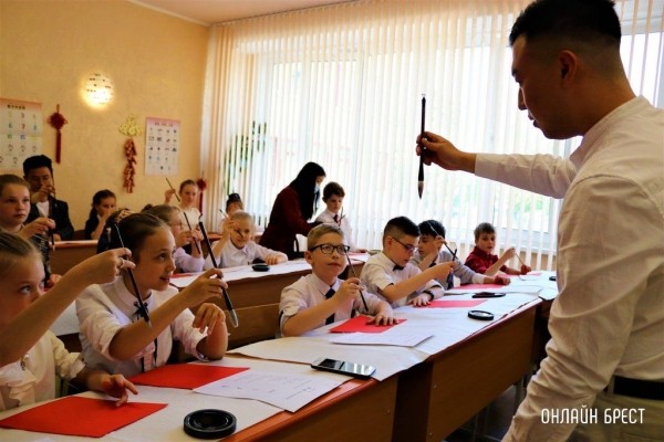 
                Читатель: Мастер-класс по китайскому письму в Центре изучения китайского языка и культуры средней школы № 28 г. Бреста
            