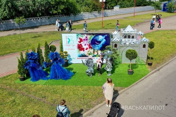 В Бресте возле Ледового проходит выставка-ярмарка «Садовый маркет»
В Бресте возле Ледового проходит выставка-ярмарка «Садовый маркет»