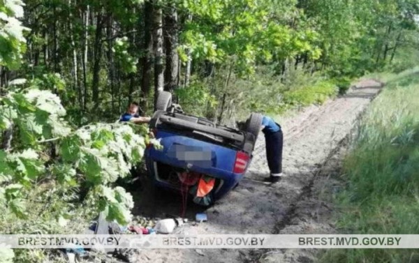 В Брестской области перевернулась Skoda