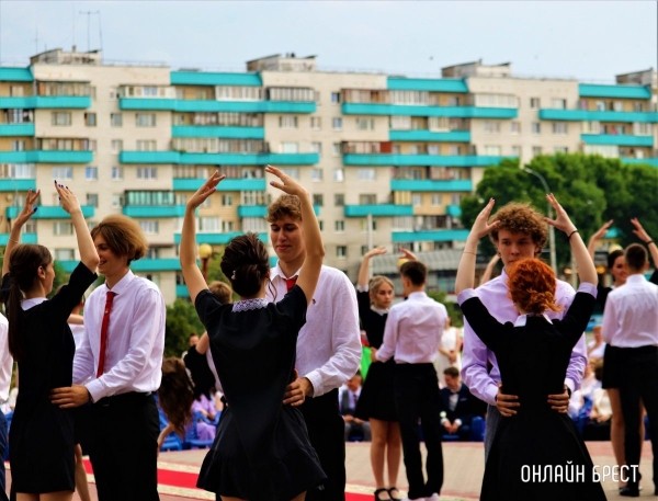 Читатель: Школьный вальс на празднике выпускников Московского района г. Бреста
Читатель: Школьный вальс на празднике выпускников Московского района г. Бреста