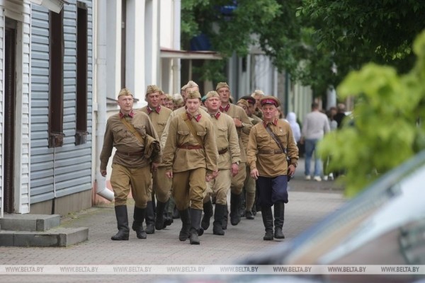 В Бресте на ул.Советской воссоздали атмосферу последнего мирного вечера В Бресте на ул.Советской воссоздали атмосферу последнего мирного вечера