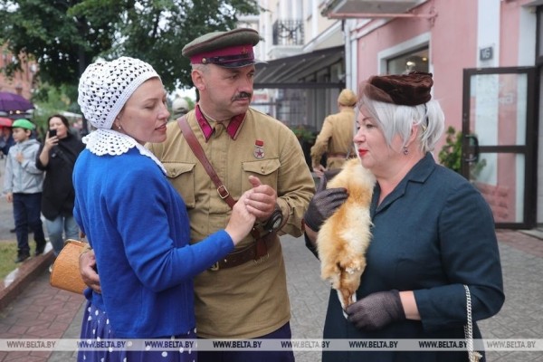 В Бресте на ул.Советской воссоздали атмосферу последнего мирного вечера В Бресте на ул.Советской воссоздали атмосферу последнего мирного вечера