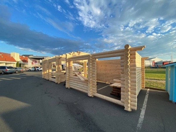 Брест. На площадке у Легкоатлетического манежа идёт подготовка к выставке-ярмарке «Садовый Маркет» Брест. На площадке у Легкоатлетического манежа идёт подготовка к выставке-ярмарке «Садовый Маркет»