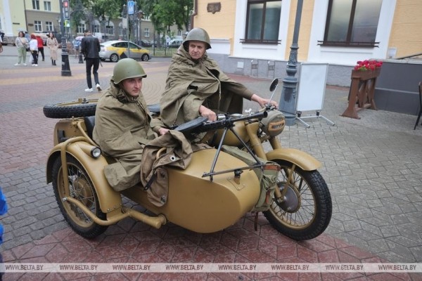 В Бресте на ул.Советской воссоздали атмосферу последнего мирного вечера В Бресте на ул.Советской воссоздали атмосферу последнего мирного вечера