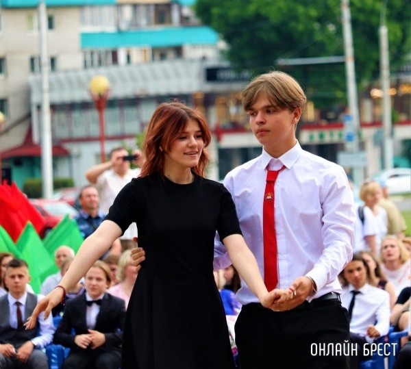 Читатель: Школьный вальс на празднике выпускников Московского района г. Бреста
Читатель: Школьный вальс на празднике выпускников Московского района г. Бреста