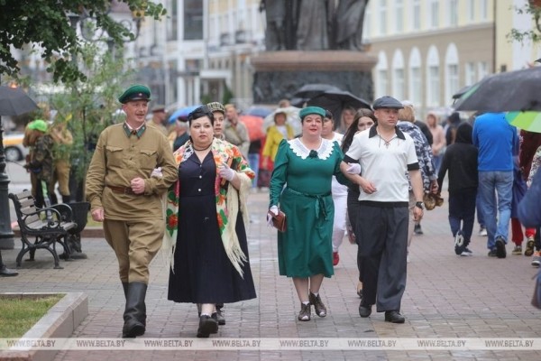 В Бресте на ул.Советской воссоздали атмосферу последнего мирного вечера В Бресте на ул.Советской воссоздали атмосферу последнего мирного вечера