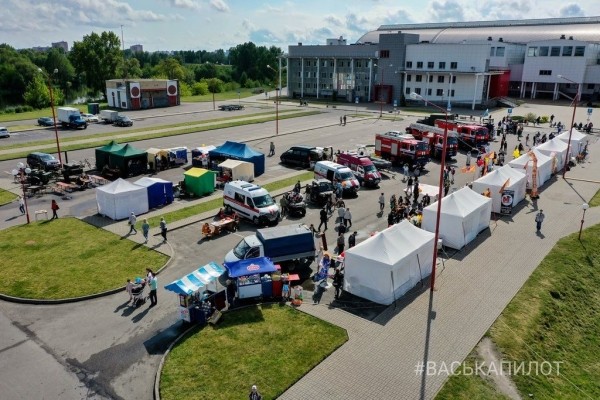 В Бресте возле Ледового проходит выставка-ярмарка «Садовый маркет»
В Бресте возле Ледового проходит выставка-ярмарка «Садовый маркет»