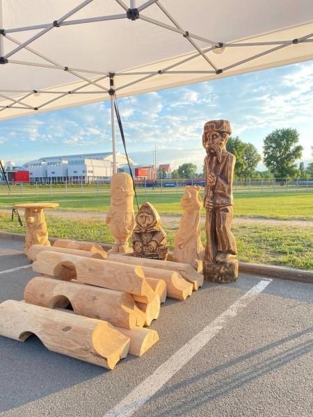 Брест. На площадке у Легкоатлетического манежа идёт подготовка к выставке-ярмарке «Садовый Маркет» Брест. На площадке у Легкоатлетического манежа идёт подготовка к выставке-ярмарке «Садовый Маркет»