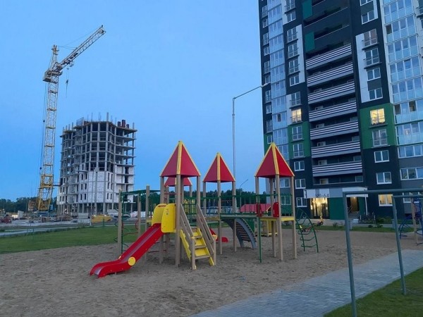 В Бресте на улице Мытной завершён монтаж детского игрового комплекса В Бресте на улице Мытной завершён монтаж детского игрового комплекса