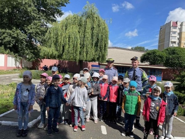 Сотрудники ГАИ посетили детский сад №32 г. Бреста Сотрудники ГАИ посетили детский сад №32 г. Бреста
