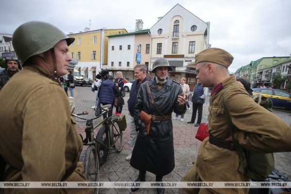 В Бресте на ул.Советской воссоздали атмосферу последнего мирного вечера В Бресте на ул.Советской воссоздали атмосферу последнего мирного вечера