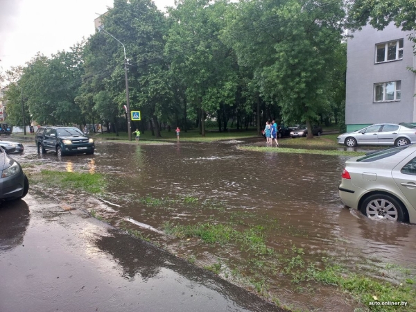 Залитые улицы. Стихия в Минске разыгралась не на шутку Залитые улицы. Стихия в Минске разыгралась не на шутку