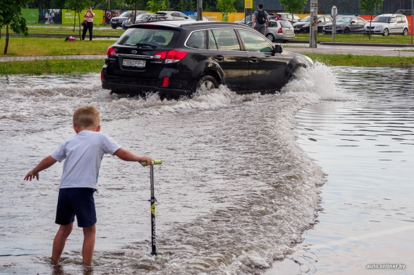 Залитые улицы. Стихия в Минске разыгралась не на шутку Залитые улицы. Стихия в Минске разыгралась не на шутку
