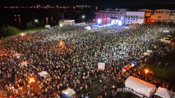 Посмотрите, сколько людей было на концерте в Бресте Посмотрите, сколько людей было на концерте в Бресте