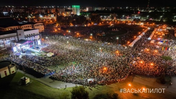 Посмотрите, сколько людей было на концерте в Бресте Посмотрите, сколько людей было на концерте в Бресте