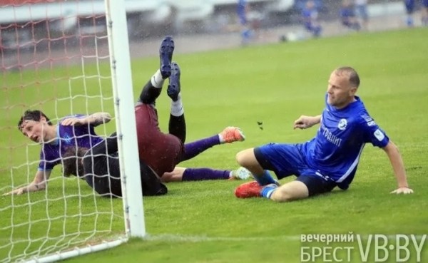 Ветераны брестского «Динамо» сыграли с командой блогеров и тиктокеров. И проиграли Ветераны брестского «Динамо» сыграли с командой блогеров и тиктокеров. И проиграли