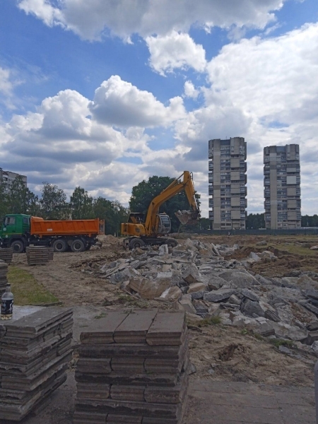 Брестчанка: разбирают бассейн детского городка возле ФОКа. В историю уходит целая эпоха
Брестчанка: разбирают бассейн детского городка возле ФОКа. В историю уходит целая эпоха