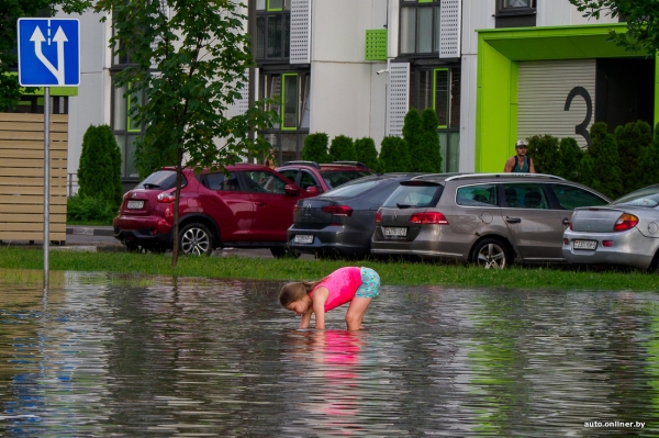 Залитые улицы. Стихия в Минске разыгралась не на шутку Залитые улицы. Стихия в Минске разыгралась не на шутку