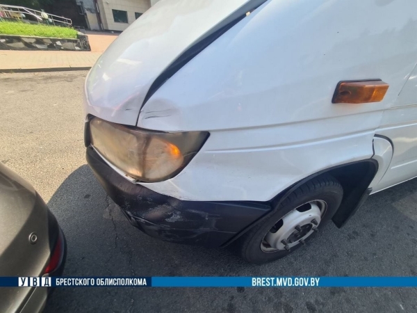 Легковушка и маршрутка столкнулись в Бресте. Кто виноват?